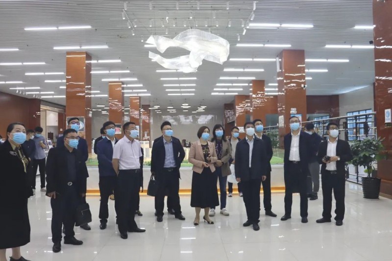 【公司新聞】湖南省郴州市北湖區(qū)委書(shū)記、郴州經(jīng)開(kāi)區(qū)黨工委書(shū)記羅成輝一行蒞臨龍?zhí)┌部疾煺{(diào)研